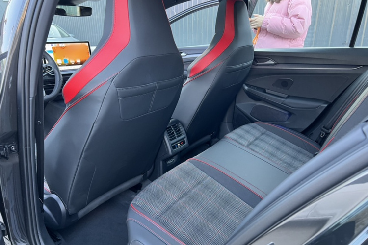 大众 高尔夫GTI 2025款 380TSI DSG GTI中控内饰7005