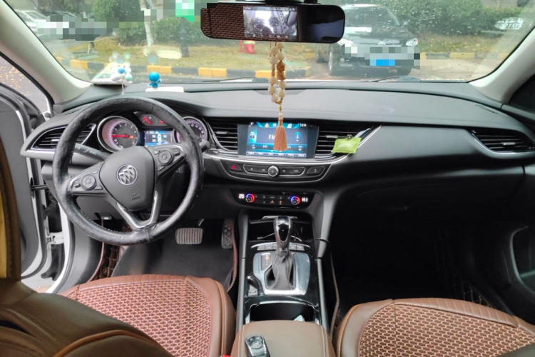 别克 君威 2017款 20T 豪华型中控内饰12