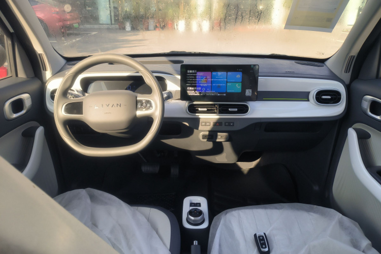 睿蓝汽车 睿蓝蓝气球 2025款 活力版中控内饰12