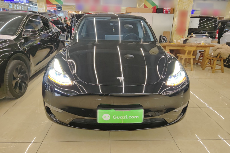 特斯拉 Model Y 2021款 标准续航后驱版车身外观2