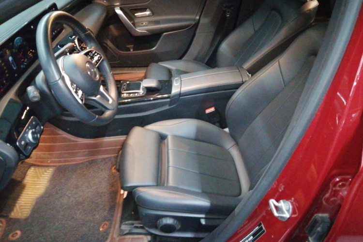 奔驰A级 2021款 A 200 L 运动轿车动感型中控内饰19