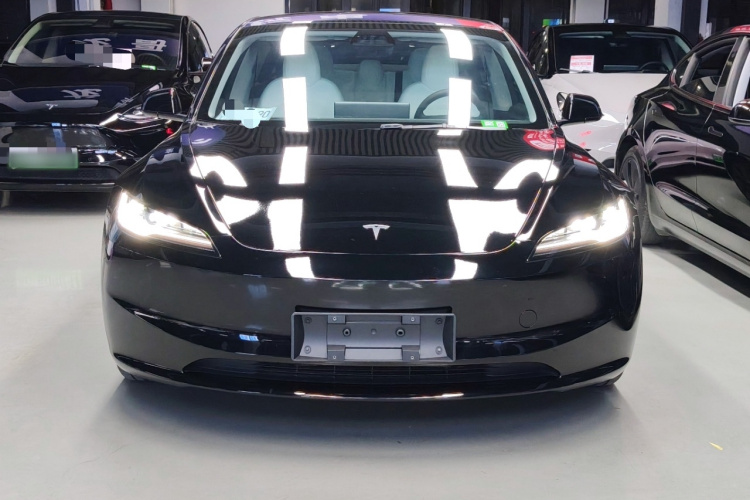特斯拉 Model 3 2023款 后轮驱动版车身外观2