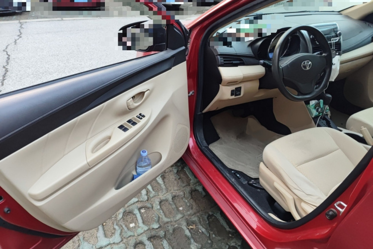 丰田 威驰 2014款 1.5L 自动智臻版中控内饰7003