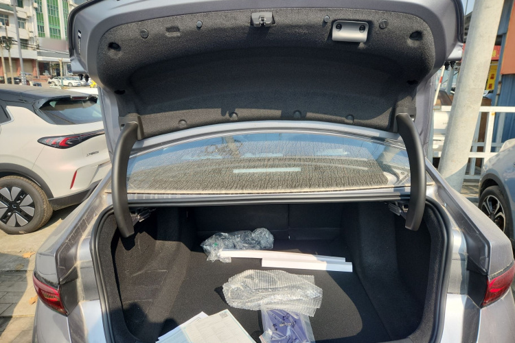 比亚迪 秦PLUS 2025款 DM-i 智驾版 55KM领先型机舱底盘23