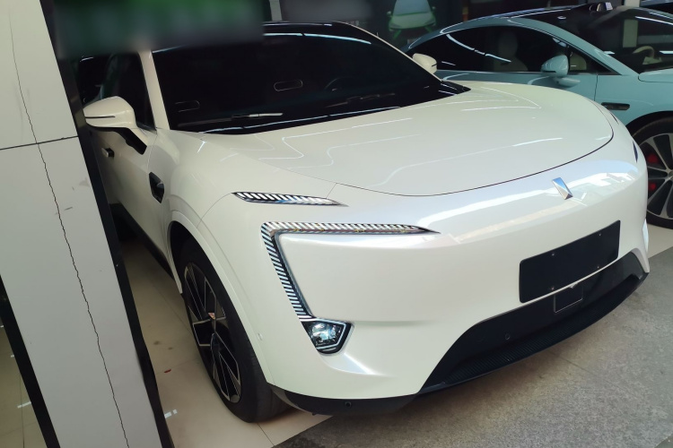 阿维塔11 2023款 鸿蒙 90度 后驱版车身外观3