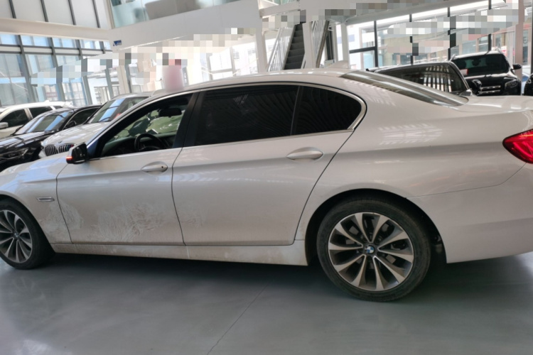 宝马5系 2014款 528Li xDrive领先型车身外观4