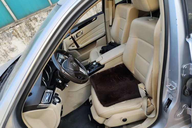 奔驰E级 2014款 E 260 L 运动型局部细节19