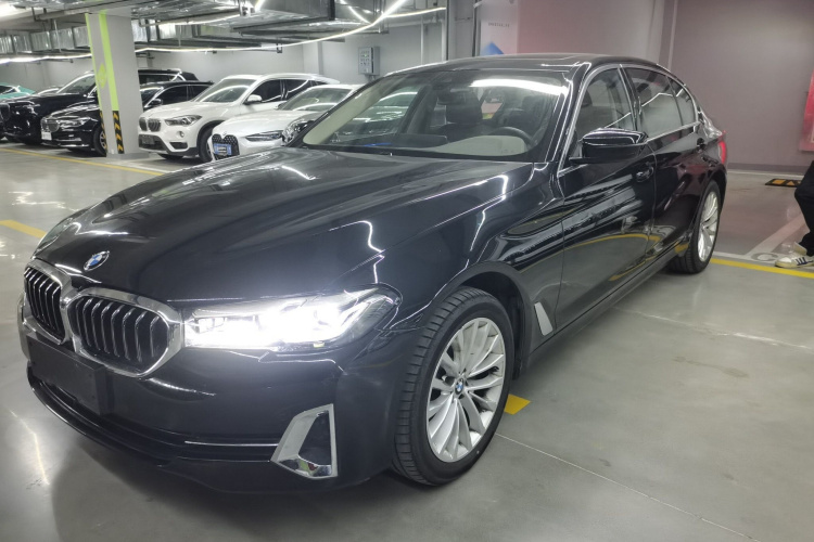 宝马5系 2022款 改款二 525Li 豪华套装车身外观1