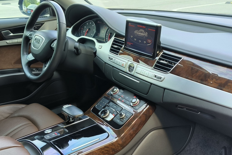 奥迪A8 2013款 A8L 45 TFSI quattro舒适型中控内饰7002