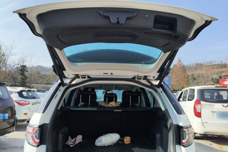 路虎 发现神行 2018款 240PS SE版机舱底盘23