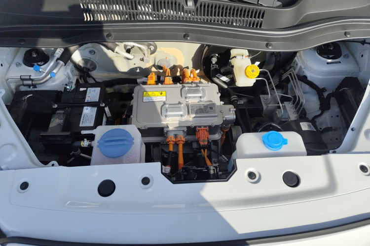 零跑汽车 零跑T03 2024款 310舒享版机舱底盘24