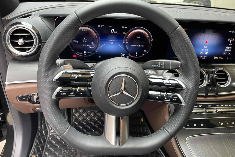 奔驰E级 2023款 E 300 L 运动时尚型中控内饰7007