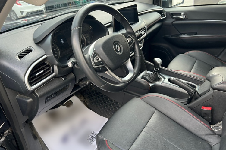 福田 大将军G9 2021款 2.0T装甲大将军手动两驱休闲版乐享型长箱4F20TC中控内饰7005