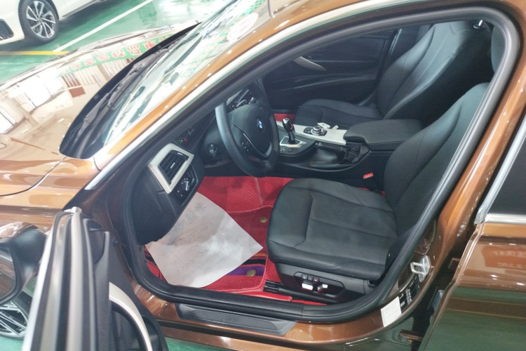 宝马3系 2016款 320Li 豪华设计套装中控内饰20