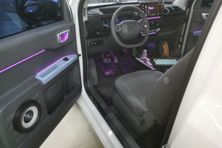 吉利银河 2024款 熊猫mini 200km 耐力熊中控内饰7003