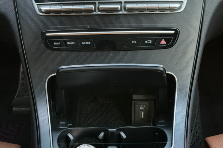 奔驰C级(进口) 2020款 C 260 轿跑车中控内饰7006