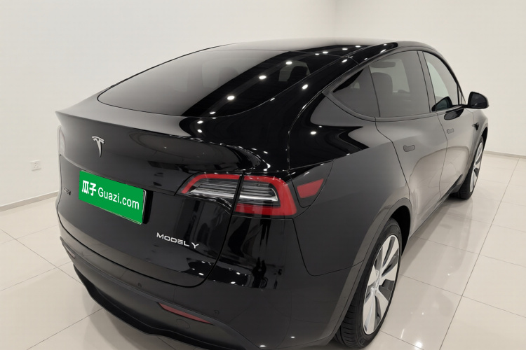 特斯拉 Model Y 2022款 改款 后轮驱动版车身外观7
