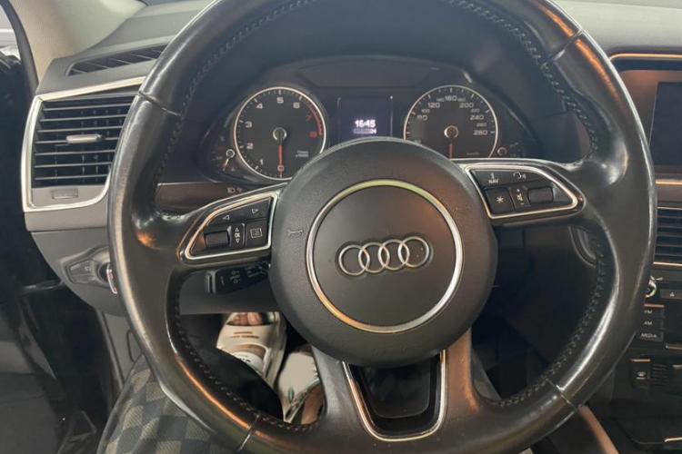 奥迪Q5 2016款 40 TFSI 进取型中控内饰7002