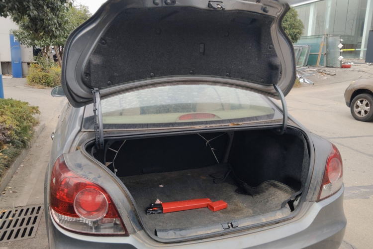 大众 朗逸 2011款 1.6L 手动品悠版机舱底盘23