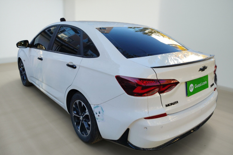 雪佛兰 科鲁泽 2023款 1.3T 轻混自动尊享版车身外观5