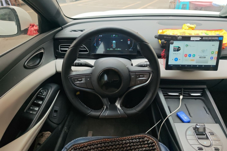 比亚迪 海豹06新能源 2024款 DM-i 80KM尊贵型中控内饰13