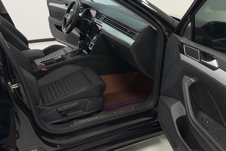 大众 迈腾 2023款 200万辆纪念版 280TSI DSG舒适型中控内饰7003