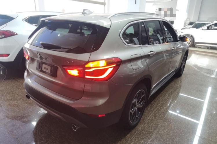 宝马X1 2018款 xDrive20Li 尊享型车身外观7