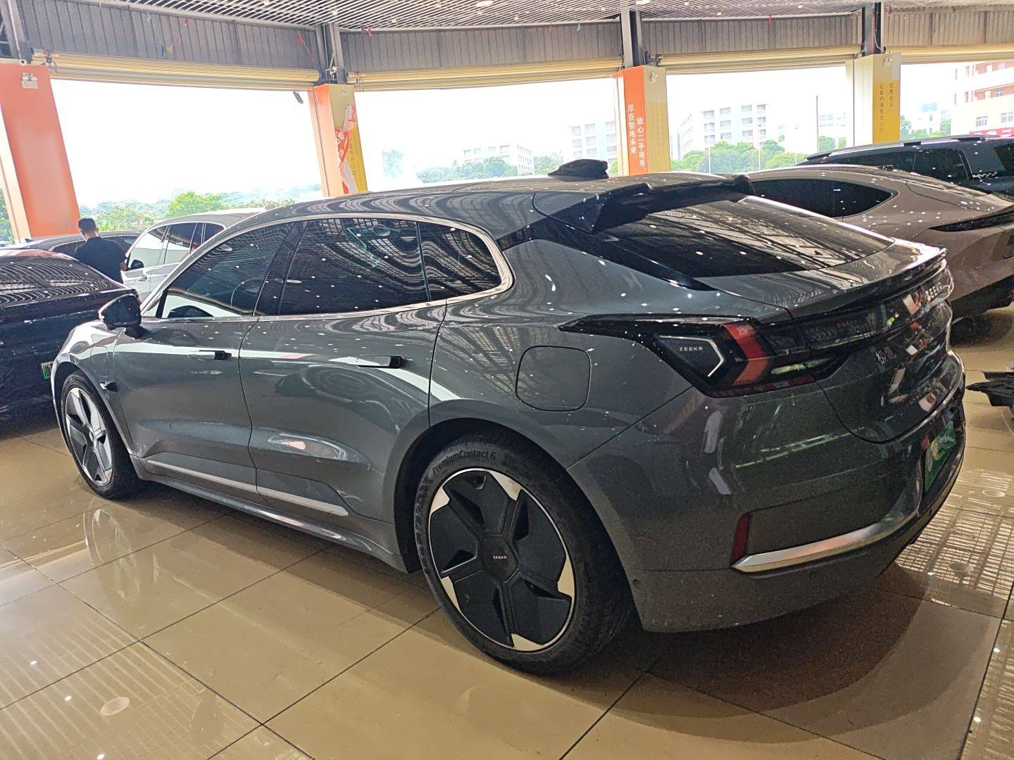 极氪001 2022款 长续航双电机 WE版