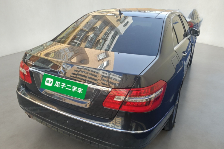 奔驰E级 2012款 E 300 L 时尚型车身外观7