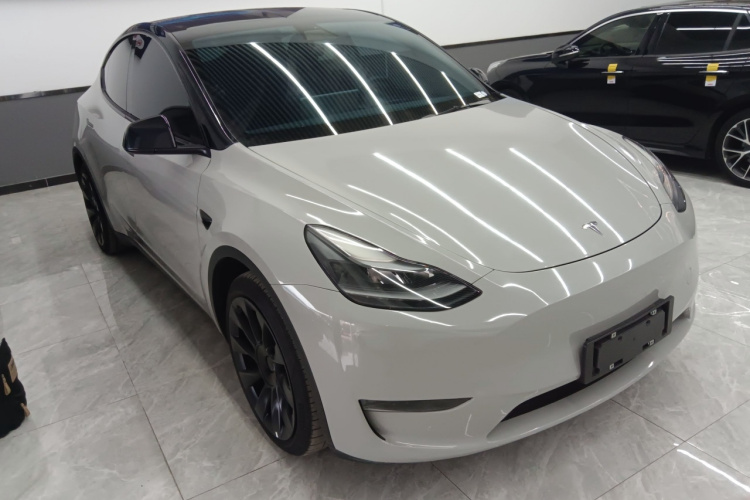 特斯拉 Model Y 2021款 标准续航后驱版车身外观3