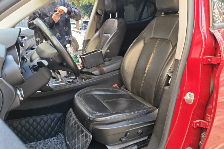 阿尔法·罗密欧 Stelvio斯坦维 2017款 2.0T 200HP 精英版中控内饰19