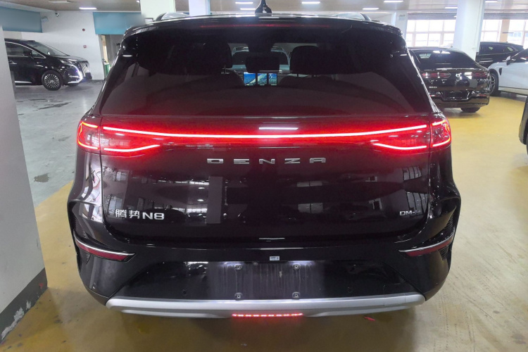 腾势N8 2023款 四驱超混旗舰七座版车身外观6004