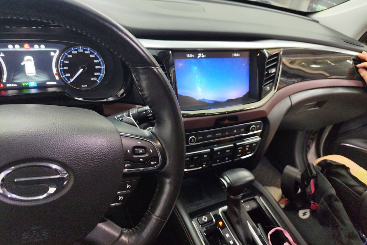 广汽传祺 传祺GS8 2017款 320T 两驱豪华智联版（七座）中控内饰12