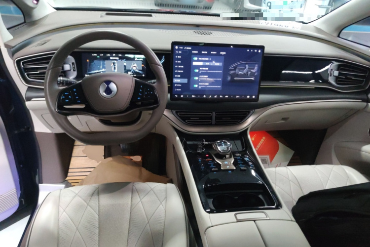 腾势D9 2022款 DM-i 970 四驱旗舰型中控内饰7002