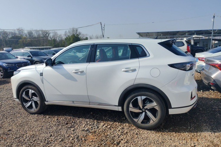 长安CS55PLUS 2024款 第三代 1.5T DCT尊贵型车身外观4