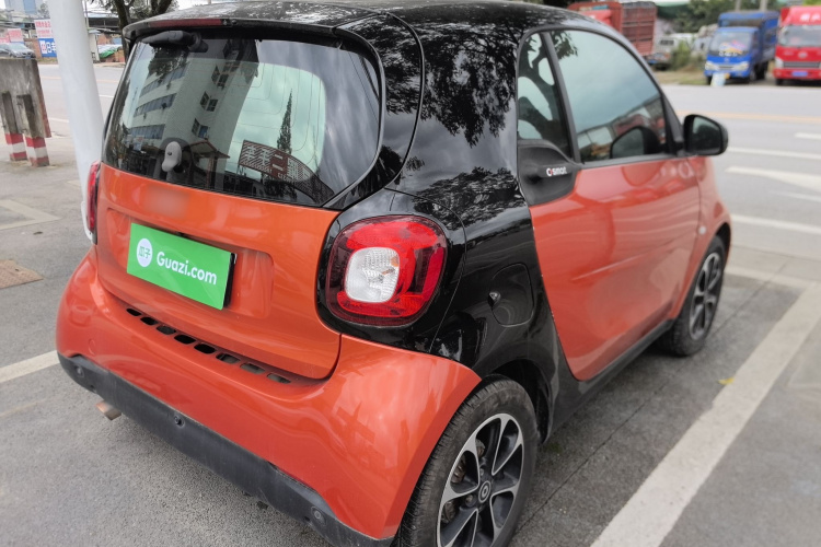 smart fortwo 2015款 1.0L 52千瓦硬顶激情版车身外观7