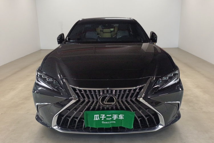 雷克萨斯ES 2022款 300h 臻享版车身外观2