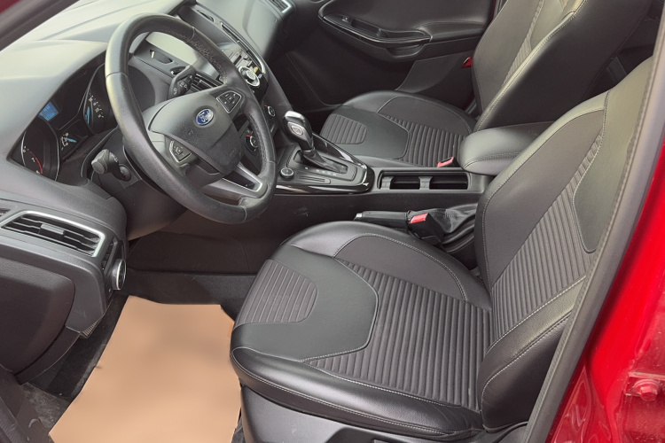 福特 福克斯 2017款 三厢 1.6L 自动风尚型智行版局部细节19