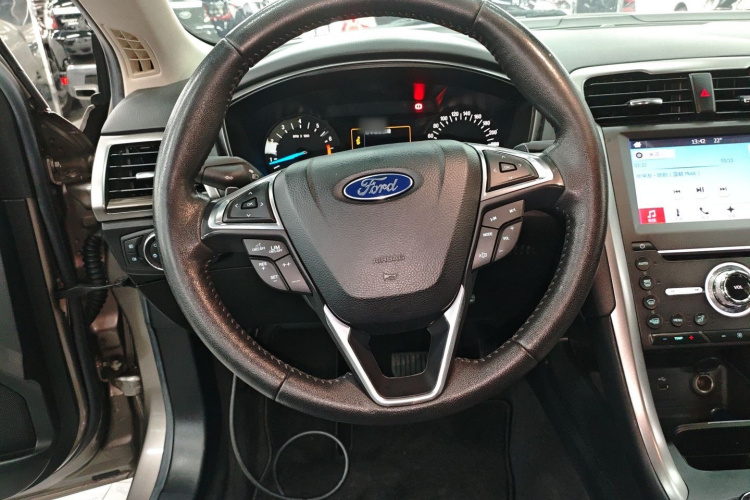 福特 蒙迪欧 2017款 改款 EcoBoost 180 时尚型局部细节13