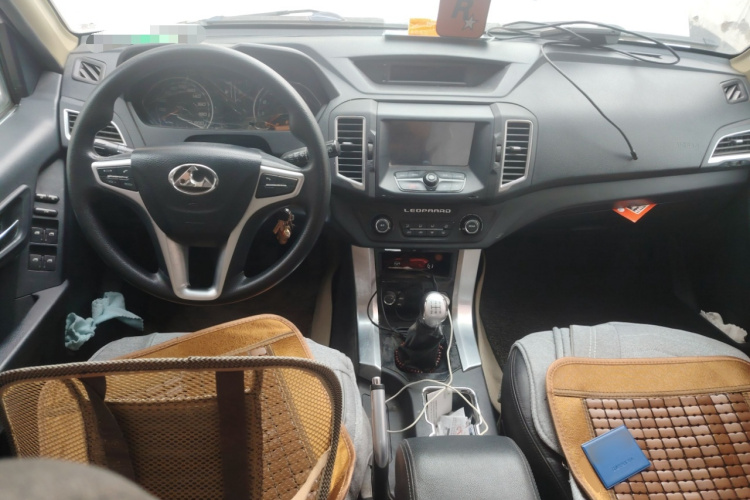 猎豹汽车 猎豹Q6 2015款 2.4L 手动四驱卓越型中控内饰12