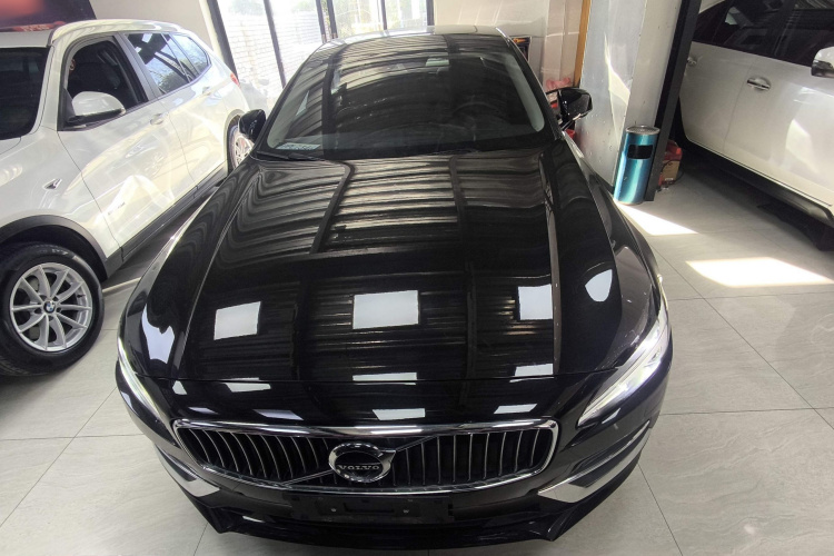 沃尔沃S90 2019款 T5 智雅版车身外观2