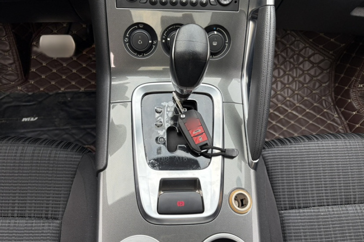 标致3008 2016款 1.6THP 自动经典版局部细节18