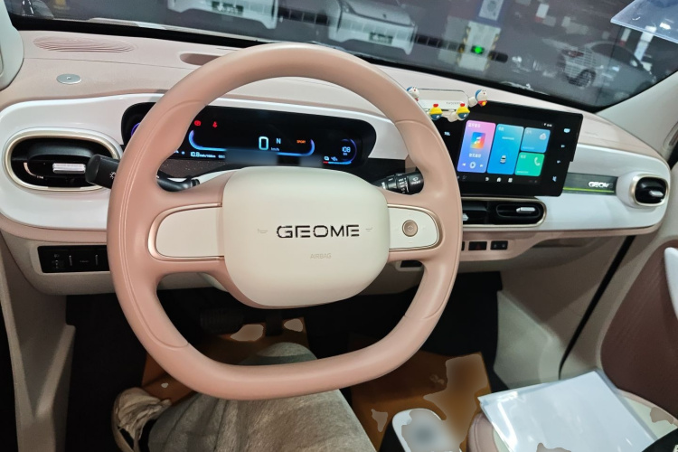 吉利银河 2025款 210km 熊猫卡丁中控内饰12