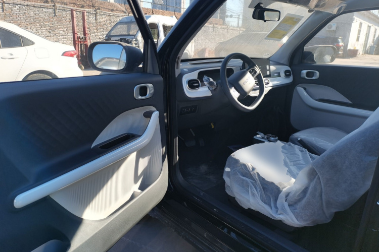 吉利银河 2025款 210km 熊猫卡丁中控内饰20