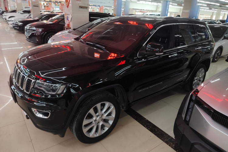 Jeep 大切诺基(进口) 2017款 3.0L 舒享导航版车身外观4