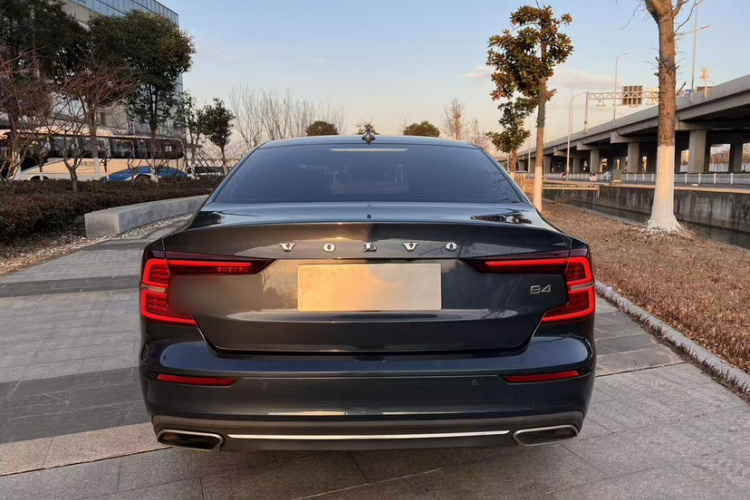 沃尔沃S60 2022款 B4 智逸豪华版车身外观6001