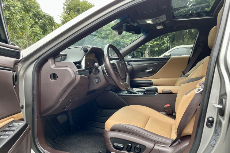 雷克萨斯ES 2020款 200 卓越版中控内饰7003