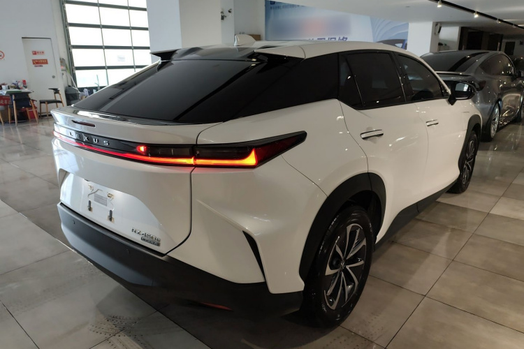 雷克萨斯RZ 2023款 450e 四驱纵享版车身外观7