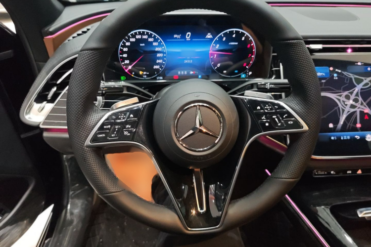 奔驰E级 2024款 E 260 L中控内饰13