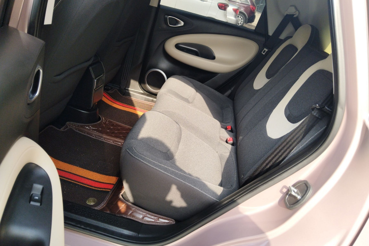 五菱汽车 五菱缤果 2023款 203km 轻享款中控内饰21